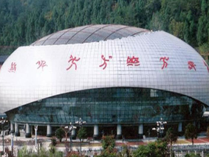 蛟河体育中心球形网架加工安装